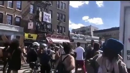 George Floyd protestolarında gündem olan 'Beşiktaş' yazısı