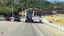 Patenci gençlerin çevre yolunda kamyon arkasında tehlikeli yolculuğu kamerada