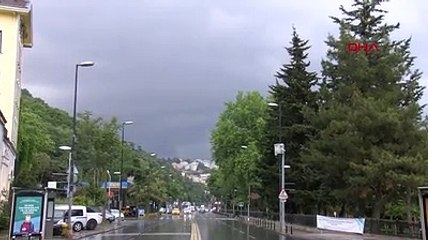 Beşiktaş'ta yağmura rağmen balık tutup yürüyüş yaptılar