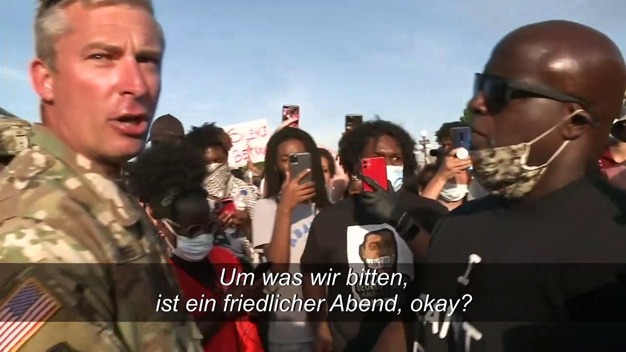 US-Nationalgardist kniet in Minneapolis gemeinsam mit Demonstranten nieder