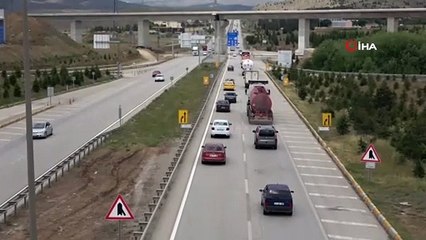 Kısıtlama kaldırıldı, sürücüler yollara akın etti: ’kilit kavşak’ta trafik yoğunluğu