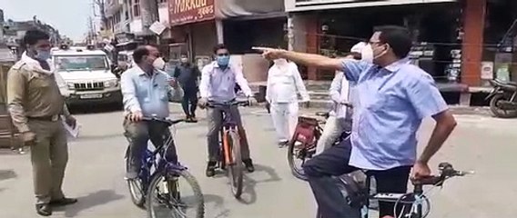 डीएम अंजनेय कुमार ने साइकिल से किया शहर का निरिक्षण