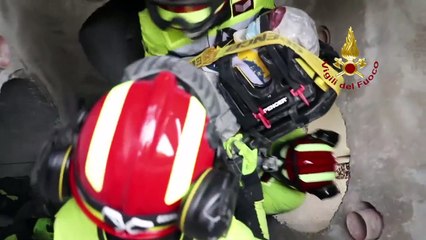 Descargar video: Roma - Esercitazione ricerca e soccorso dei Vigili del Fuoco (01.06.20)