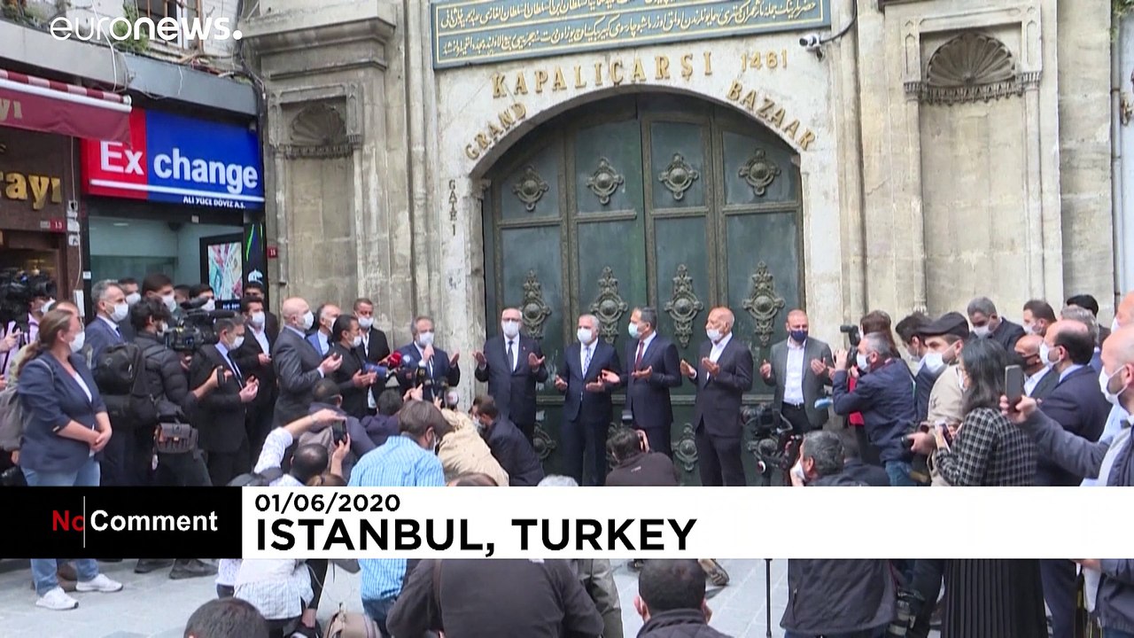 Kapalıçarşı ve Mısır Çarşısı 2 buçuk ayın ardından kapılarını yeniden açtı
