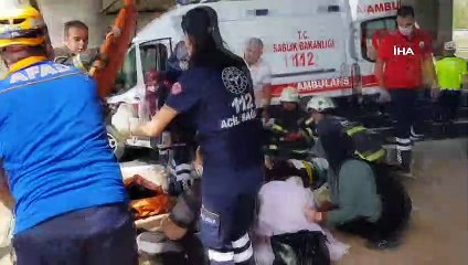 Kazada yaralanan 2’si çocuk, 4 yaralıya ilk müdahale refüjde yapıldı