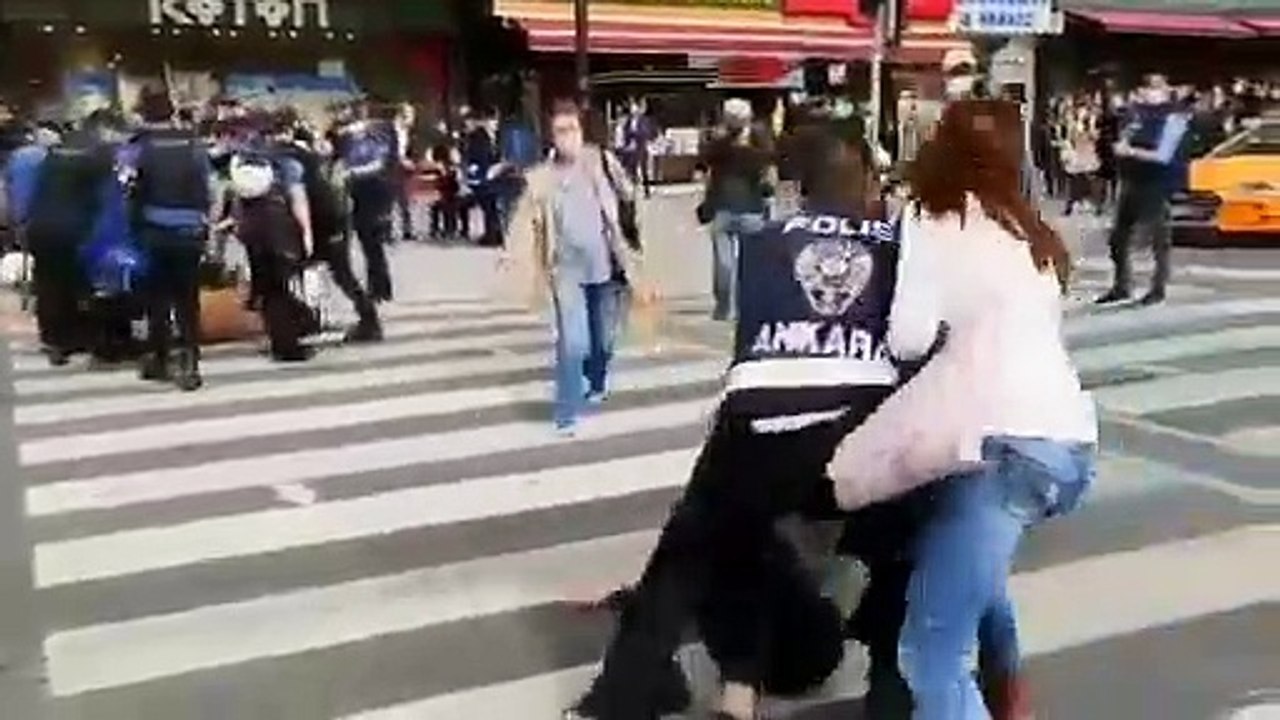 Ethem Sarısülük anmasına polis müdahalesi: Gözaltılar var