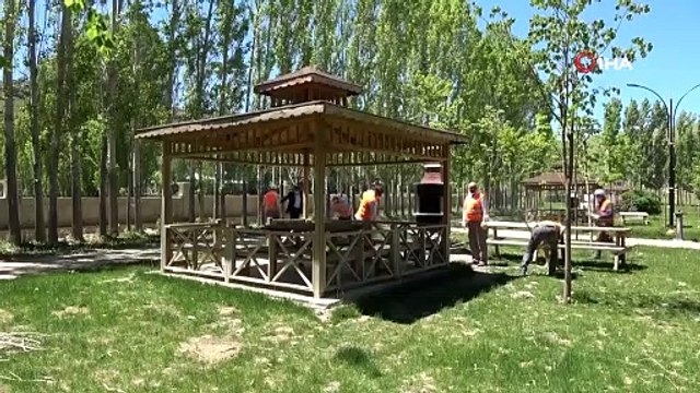 Muradiye Şelalesi ziyaretçilerini bekliyor