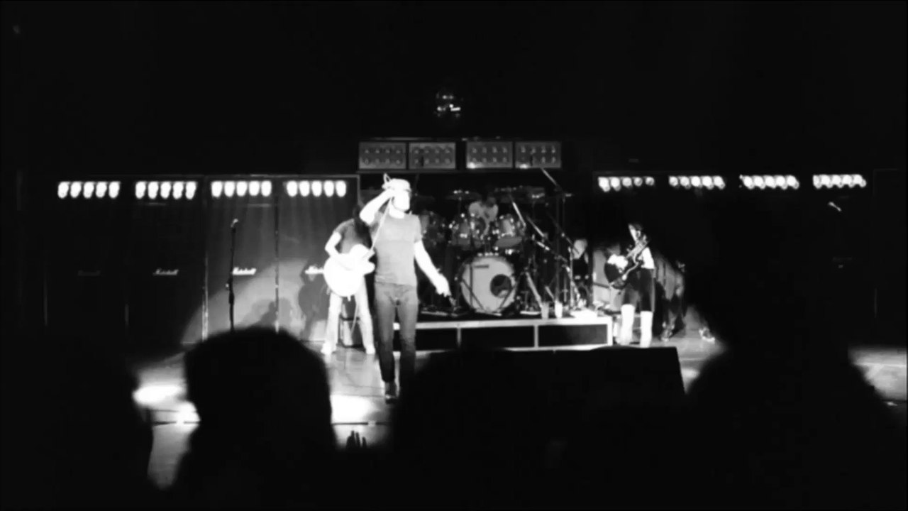 AC / DC - 11 - You shook me... (Springfield - 1...