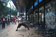 Continúan los disturbios y al menos 40 ciudades de EEUU imponen el toque de queda