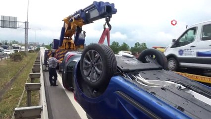 Otomobil Taşıyan Tır Yan Yattı, Sıfır Arabalar Etrafa Saçıldı