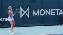 La tenista Petra Kvitova vence en Praga en un torneo entre mascarillas y sin aplausos