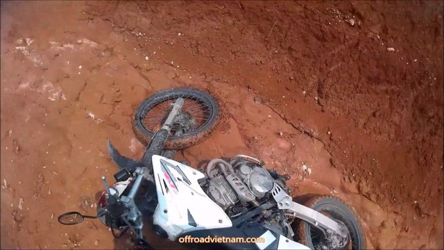 Circuits en motorbike off-road au Vietnam par Honda XR250 dual enduro. Léger, fiable et facile à conduire.