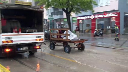 Eskişehir’de aniden başlayan yağmur hayatı olumsuz etkiledi