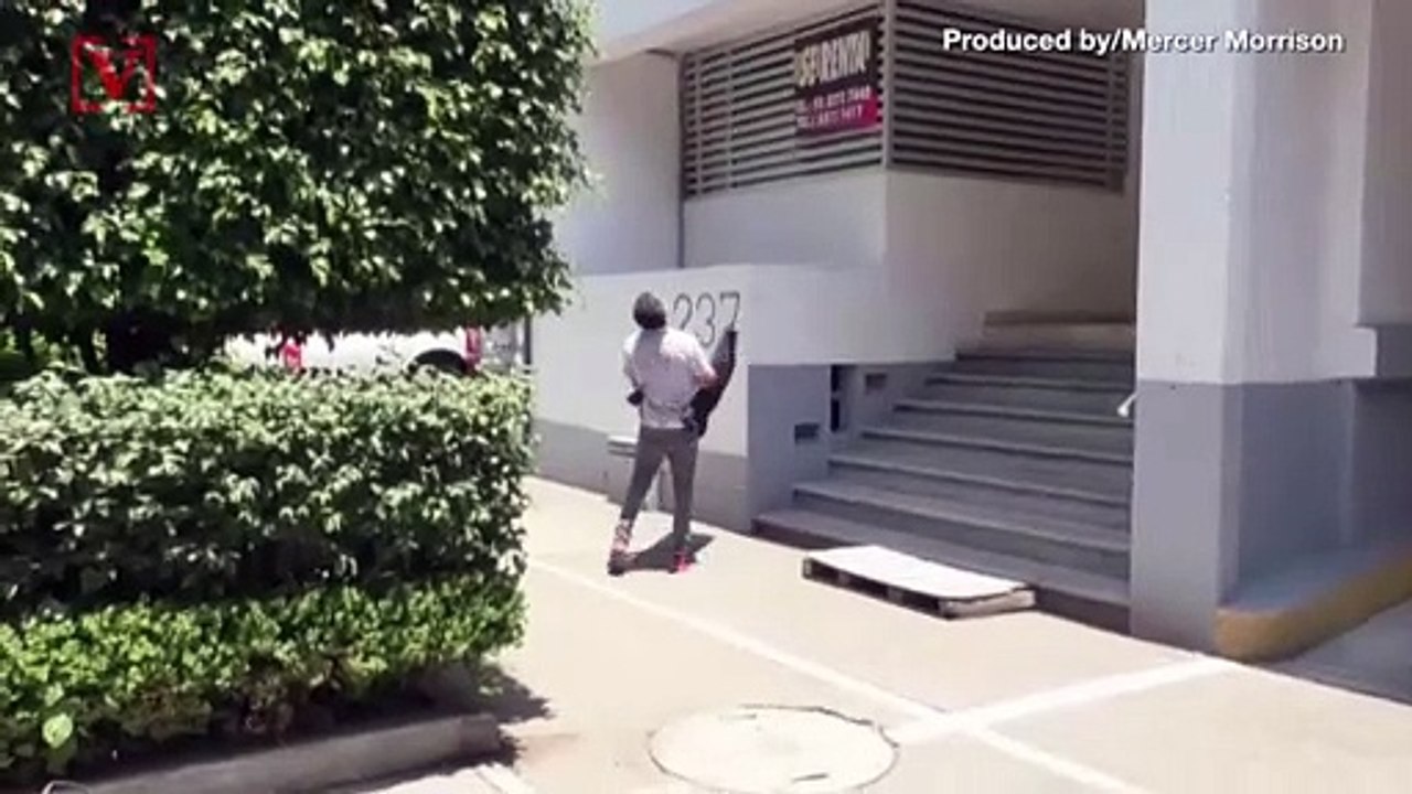 Food Donations Tossed from Windows and Balconies to Benefit Mexican Citizens in Need