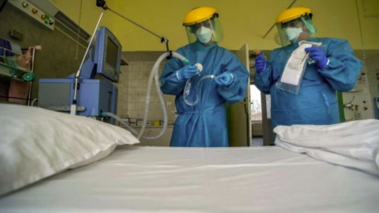 Mumbai faces shortage of beds, oxygen cylinders