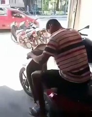 Motociclista experimenta mota mas nunca mais ninguém o viu
