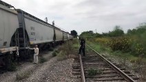 ¡Viaje mortal! Muere un hombre por descarga eléctrica en furgón del tren