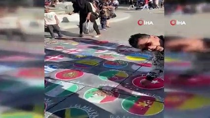 - Program sunucusu By Kuş'tan Türk bayrağı hassasiyeti- By Kuş'un tepkisi üzerine Türk bayrağının üzerinde kumar oynanması engellendi
