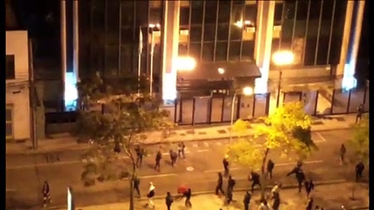 Manifestação em Curitiba se transforma em quebra-quebra e Polícia Militar precisa intervir