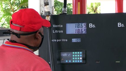 Dudas y dólares en mano: la gasolina estrena precio en Venezuela