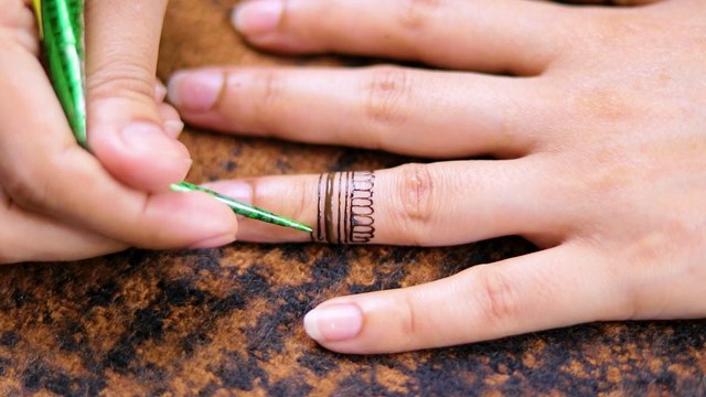 Beautiful One Finger Mehndi Design For EID 2020 - Simple Mehndi Designs For Beginners - EID Mehndi
