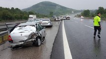 TEM’de zincirleme kaza: 25 araç birbirine girdi