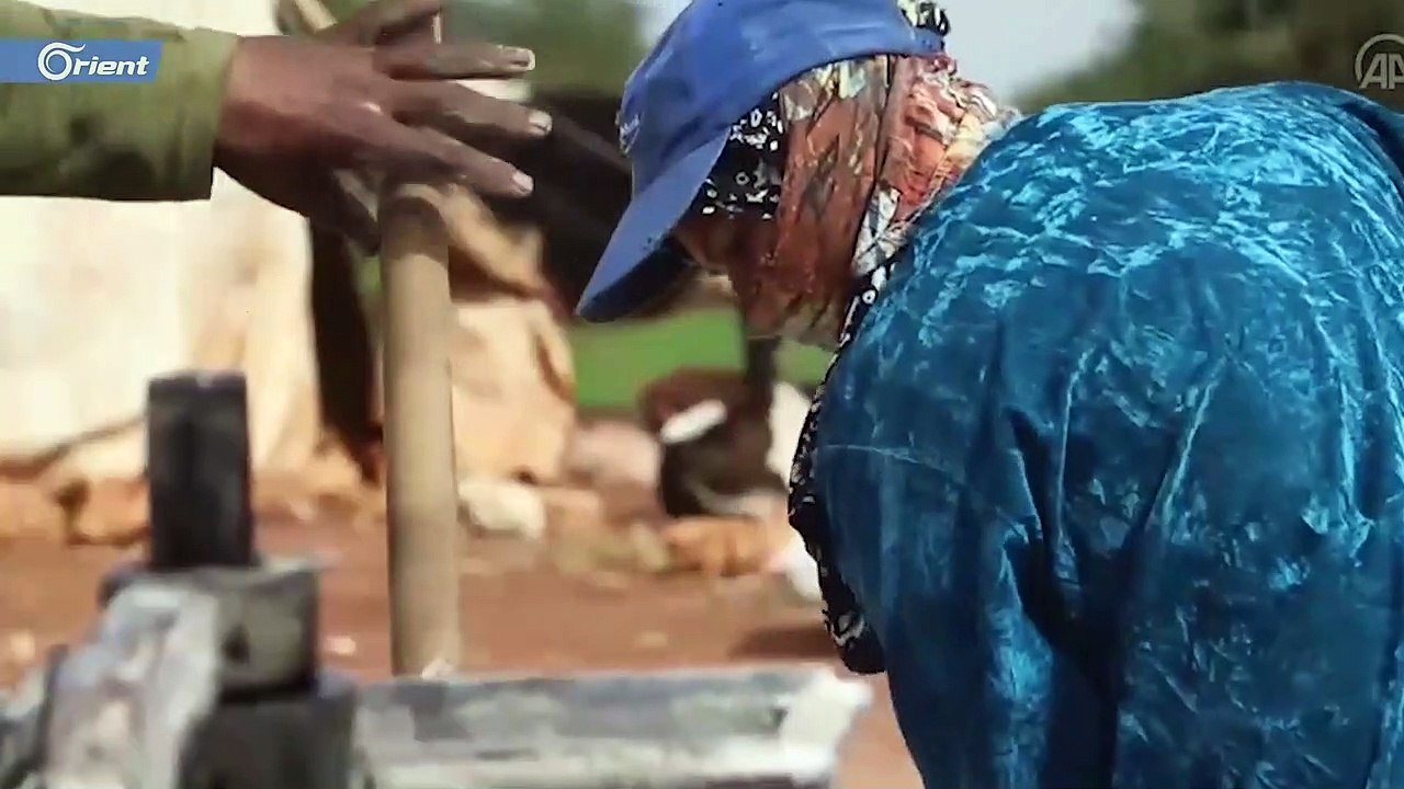 سيدة سورية تعمل في الإسمنت لتطعم أطفالها لحما و...