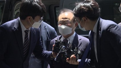 구속 갈림길 오거돈 전 부산시장...경찰서 유치장 대기 / YTN