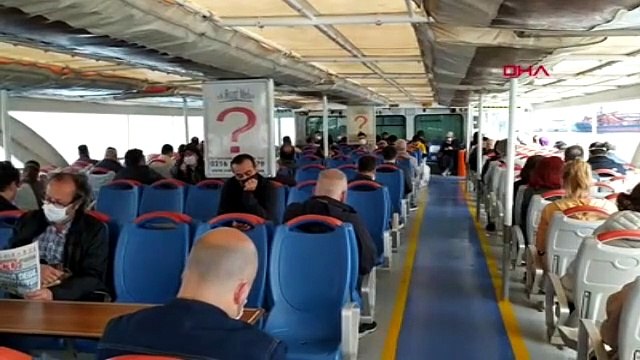 Toplu taşıma normalleşti mi? İşte metrobüs, tramvay ve vapurdan görüntüler