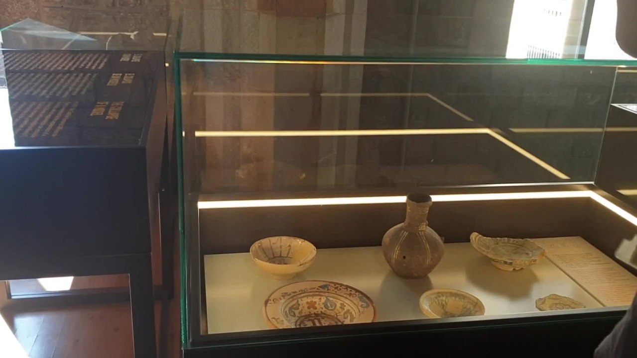 Colau visita museos en el primer día de apertura