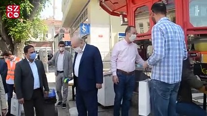 下载视频: CHP’li Başkan Gürkan esnafı dirsek temasıyla selamladı