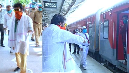 " गोरखपुर रेलवे स्टेशन पहुंच रवि किशन ने सुरक्षा व्यवस्था का जायजा लिया "