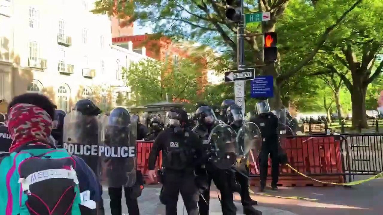 Police charge towards protesters discharging pepper spray close to the White House