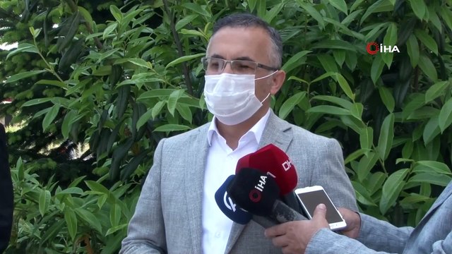 - Vali Kemal Çeber: 'Üretici kendi bahçesine girince çayın kalitesi arttı'- Rize Valisi Kemal Çeber:- 'İl dışından çay toplamak için gelen 30 bin kişiden 22'sinin Korana virüs testi pozitif çıktı'