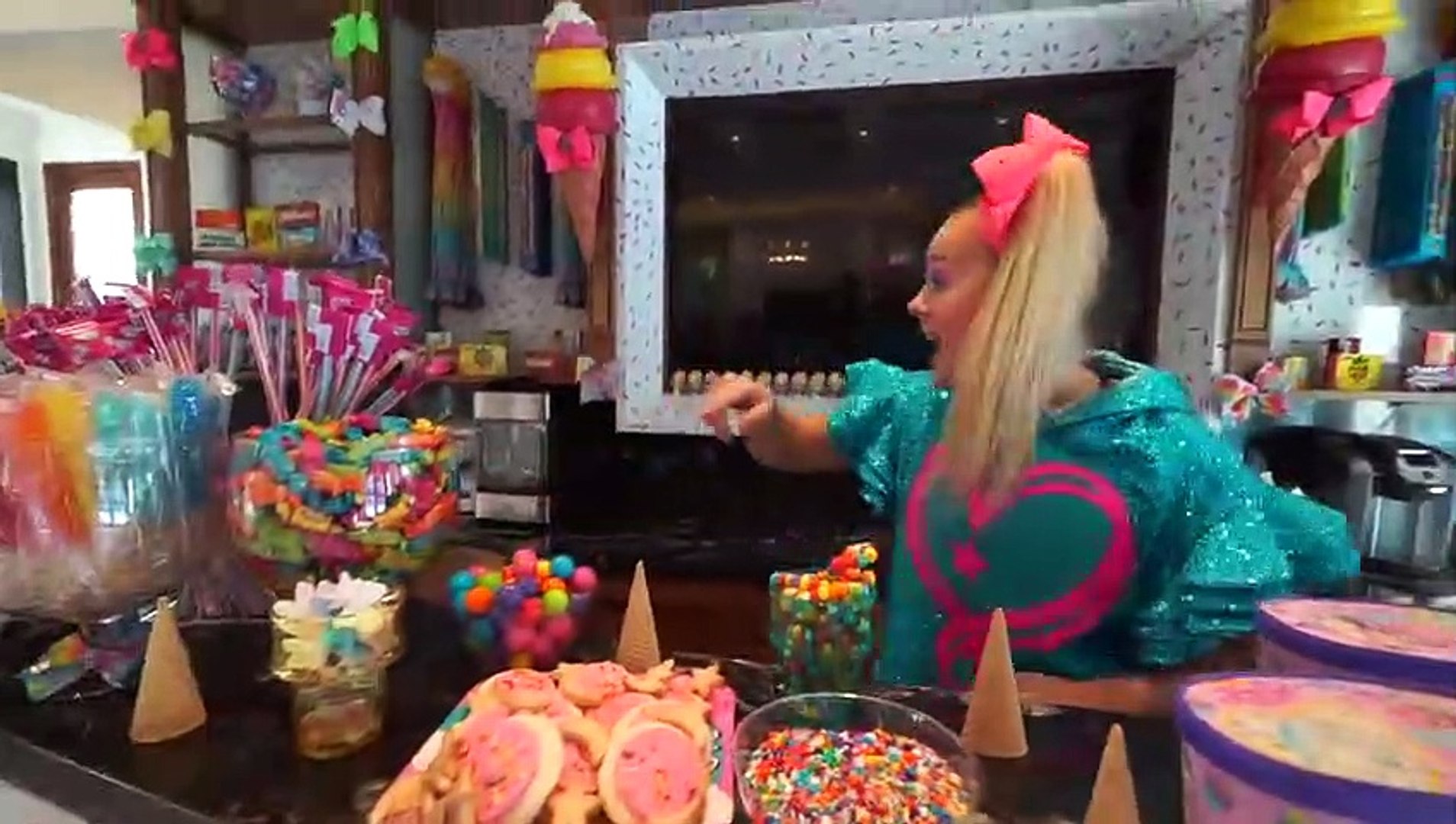 JOJO SIWA ICE CREAM SUNDAE