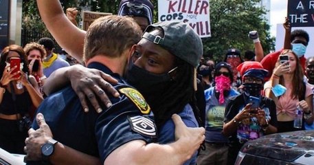 Mort de George Floyd : 19 images positives et bienveillantes des manifestations, loin des violences
