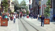 Normalleşmenin ikinci gününde vatandaşlar İstiklal Caddesi’ne akın etti