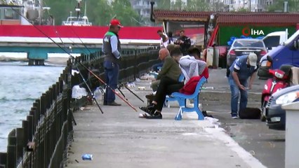 Tekirdağ'da vatandaşlar aylar sonra oltayla balık tutmanın keyfini çıkardı