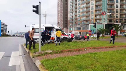 Ambulansla otomobil çarpıştı 1 ölü 1 yaralı