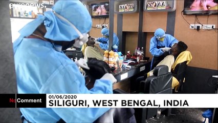 Hindistan'da Covid-19: Yasakların ardından berberler yeniden iş başında