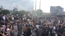 Ambiance à la manifestation #JusticePourAdama devant le tribunal de Paris