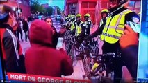 Manifestations a Montréal: Comment ce policier fait pour garder son calme?
