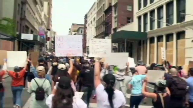 الاضطرابات مستمرة في الولايات المتحدة رغم تلويح ترامب بنشر الجيش