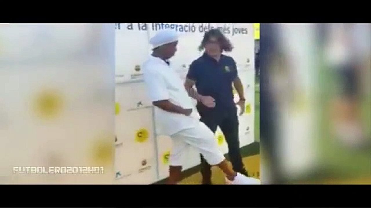 Ronaldinho vacila a Puyol con un caño y este se _mosquea_ ⚽ Leyendas ⚽ 2018