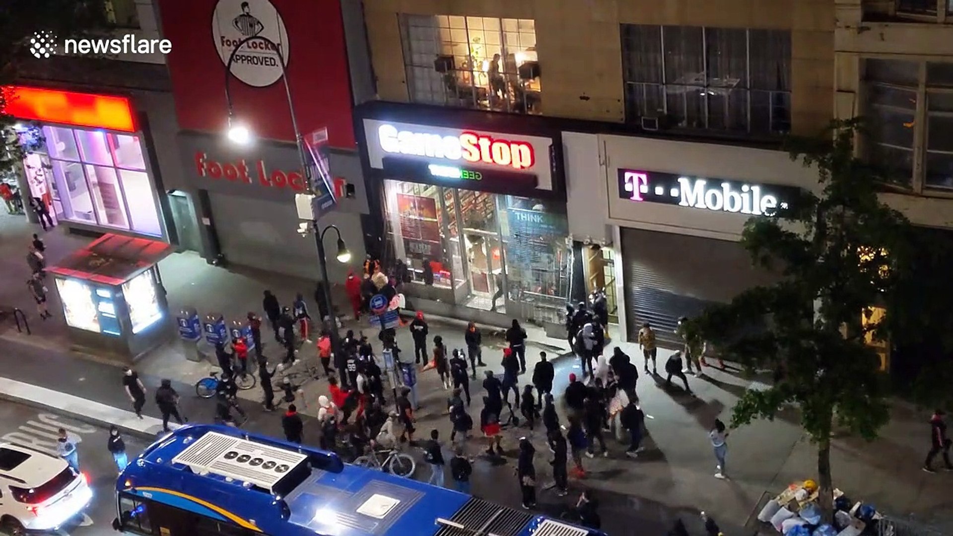 Video Shows Looting At Gameshop In New York S Union Square Video