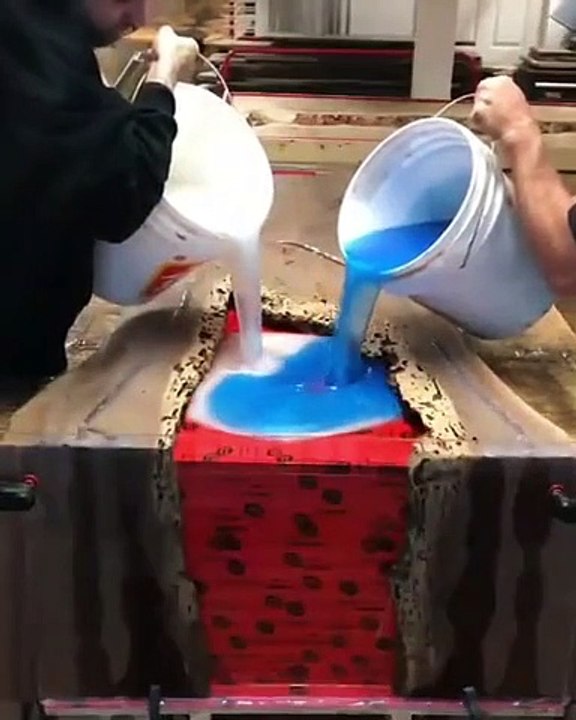 Стол с эпоксидкой