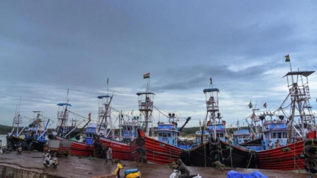 Cyclone Nisarga intensifies, Key cabinet meet today; more