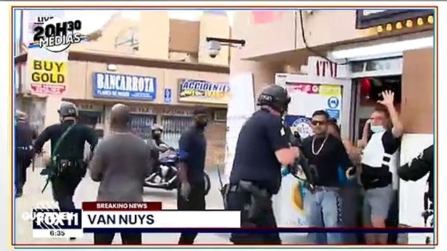 Mort de George Floyd - Scène surréaliste : Trois policiers blancs arrêtent trois propriétaires noirs qui étaient sur le point de se faire braquer aux Etats-Unis