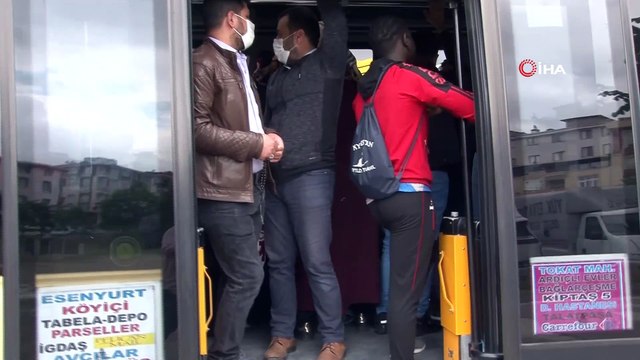 14 kişilik minibüste 30 kişi sosyal mesafesiz yolculuk