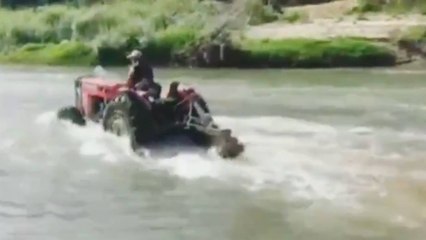 'Burası 2020'nin Türkiye'si'...Köylü nehrin karşısına traktörle geçiyor